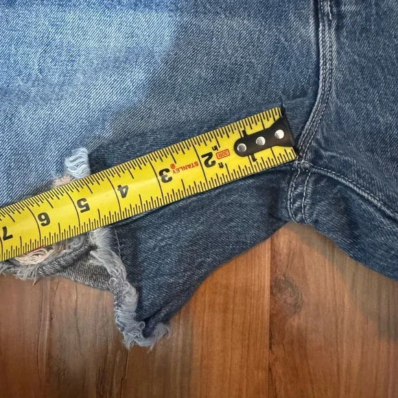 Good American Denim Shorts - Picture 3 of 5